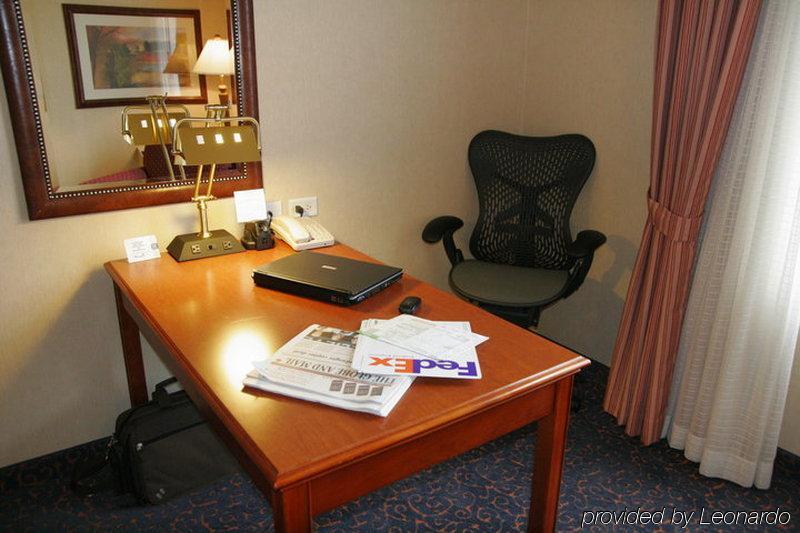 ヒルトン ガーデン イン ウエスト エドモントン 部屋 写真